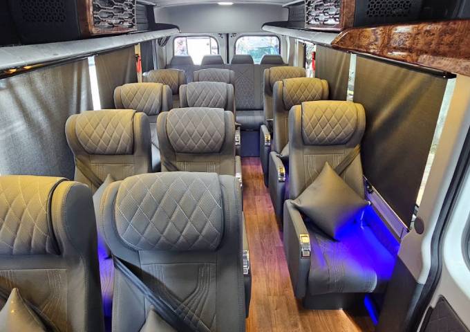 Tempo Traveller 16+1